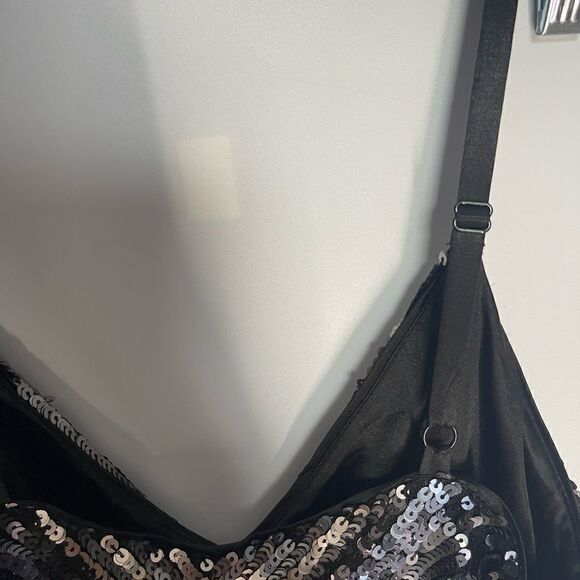 Bebe Wilderness V- Neck Sequined Mini Dress Size Medium - Picture 5 of 9